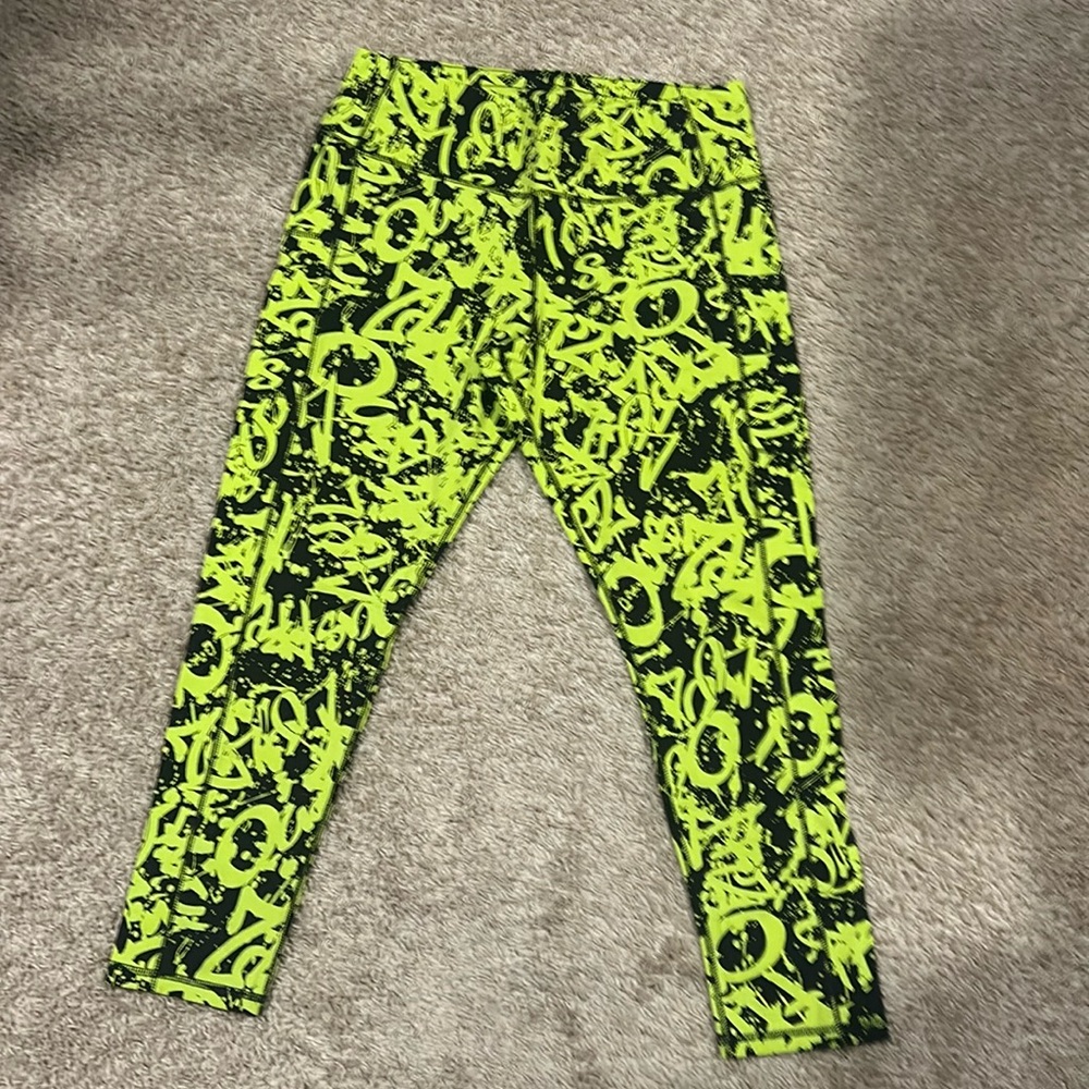 Green/black leggings